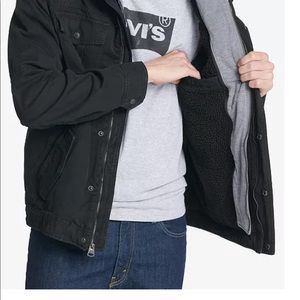 Levis sherpa lined hooded trucker jacket worn twice